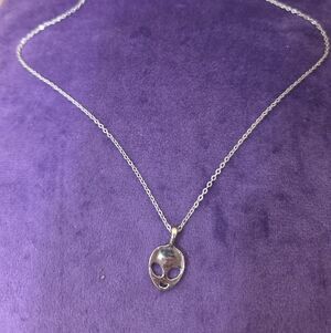 🖤 Alien Necklace